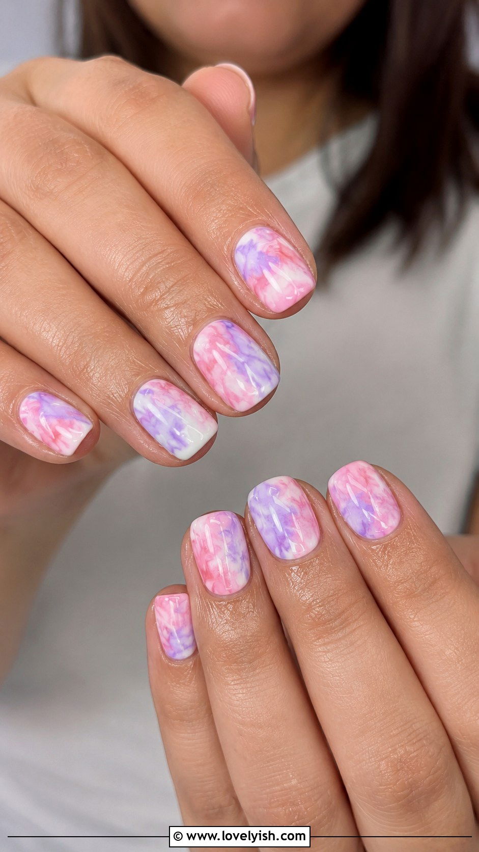 Plastic Bag Tie Dye Smoosh Nails - 25 easy nail art designs for beginners without tools - 25 easy nail art designs for beginners without tools