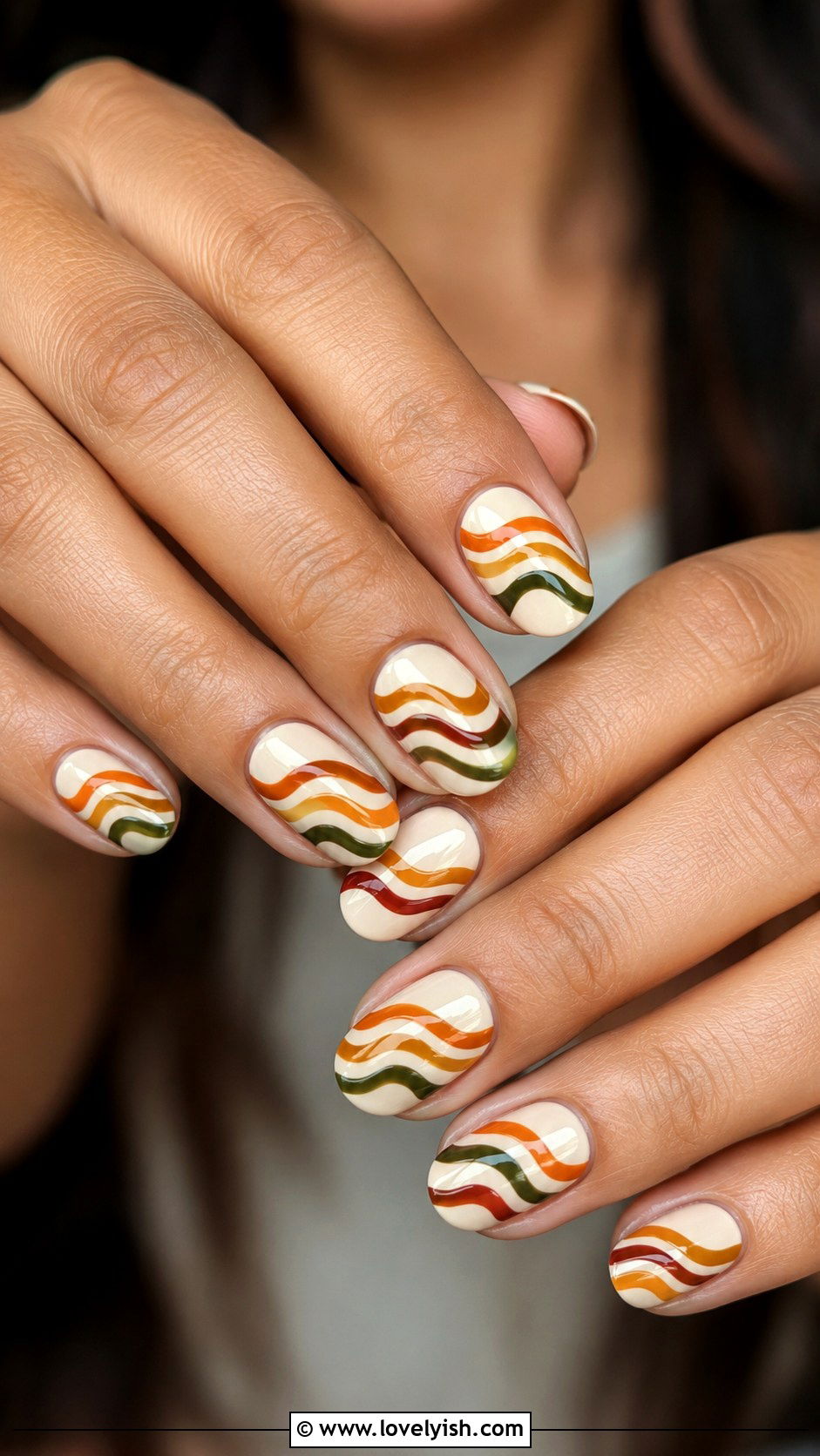 Retro 70s Wavy Line Nails - 50 unique nail designs - 50 unique nail designs