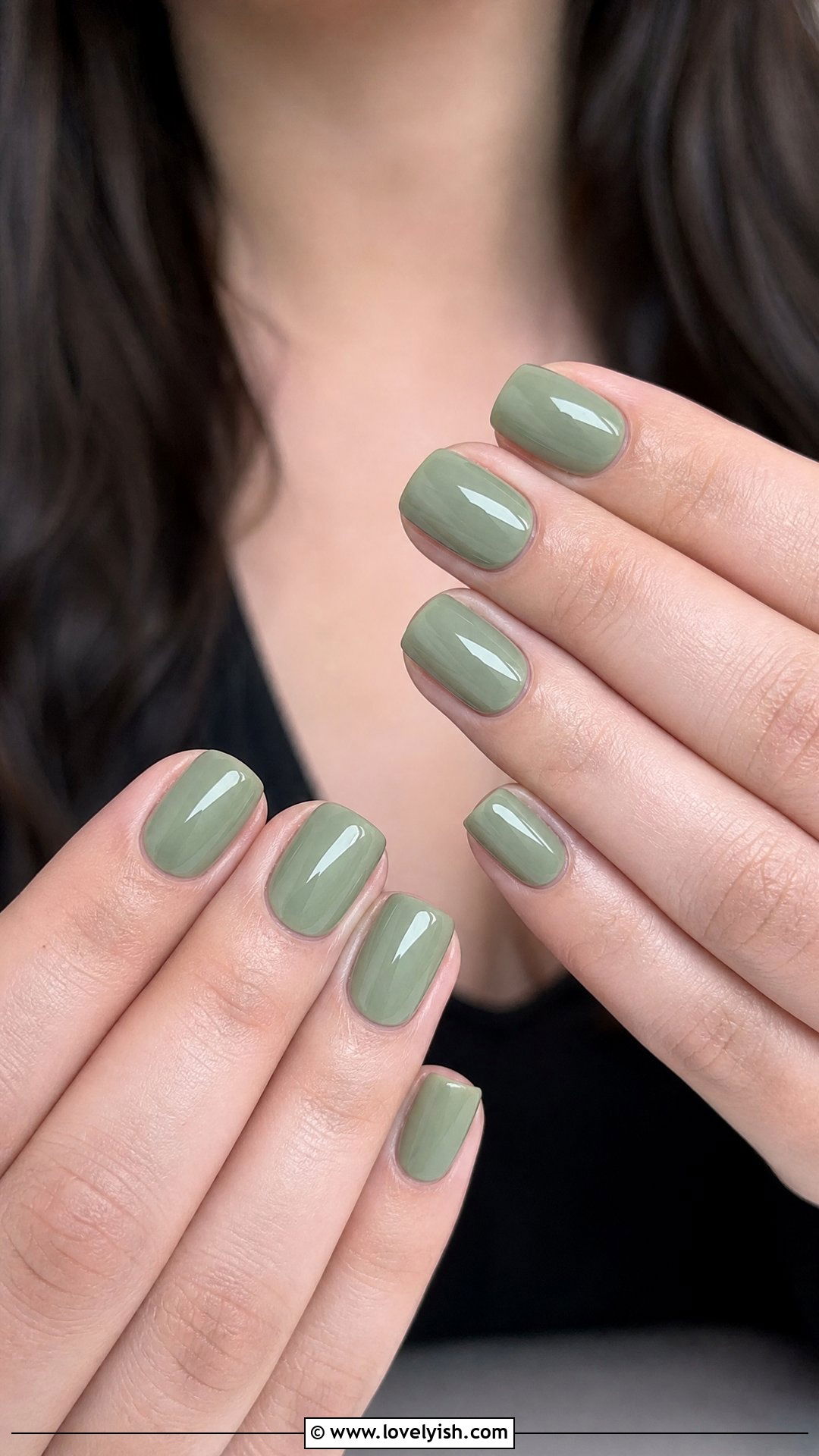 Sage Green Minimal Nails - 25 classy nail ideas - 25 classy nail ideas