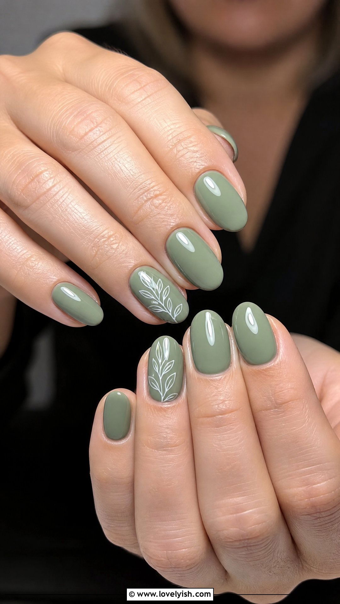 Sage Green Nails With Leaf Outline - 50 dainty nails - 50 dainty nails