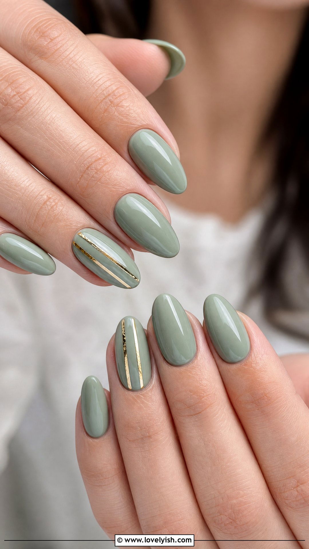 Sage and Gold Stripe Nails - 50 spring nails - 50 spring nails