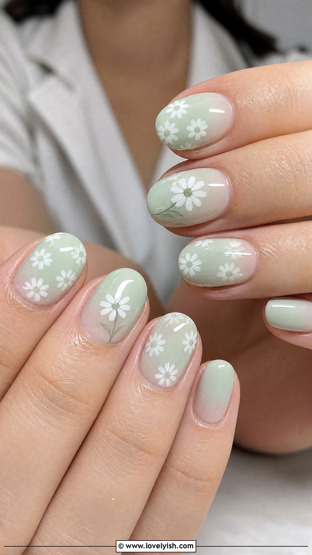 Sheer Mint Nails With White Daisies - 50 dainty nails - 50 dainty nails