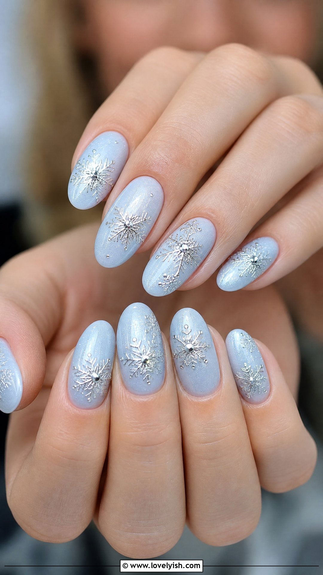 Silver Snowflake Nails - 25 silver nail designs - 25 silver nail designs