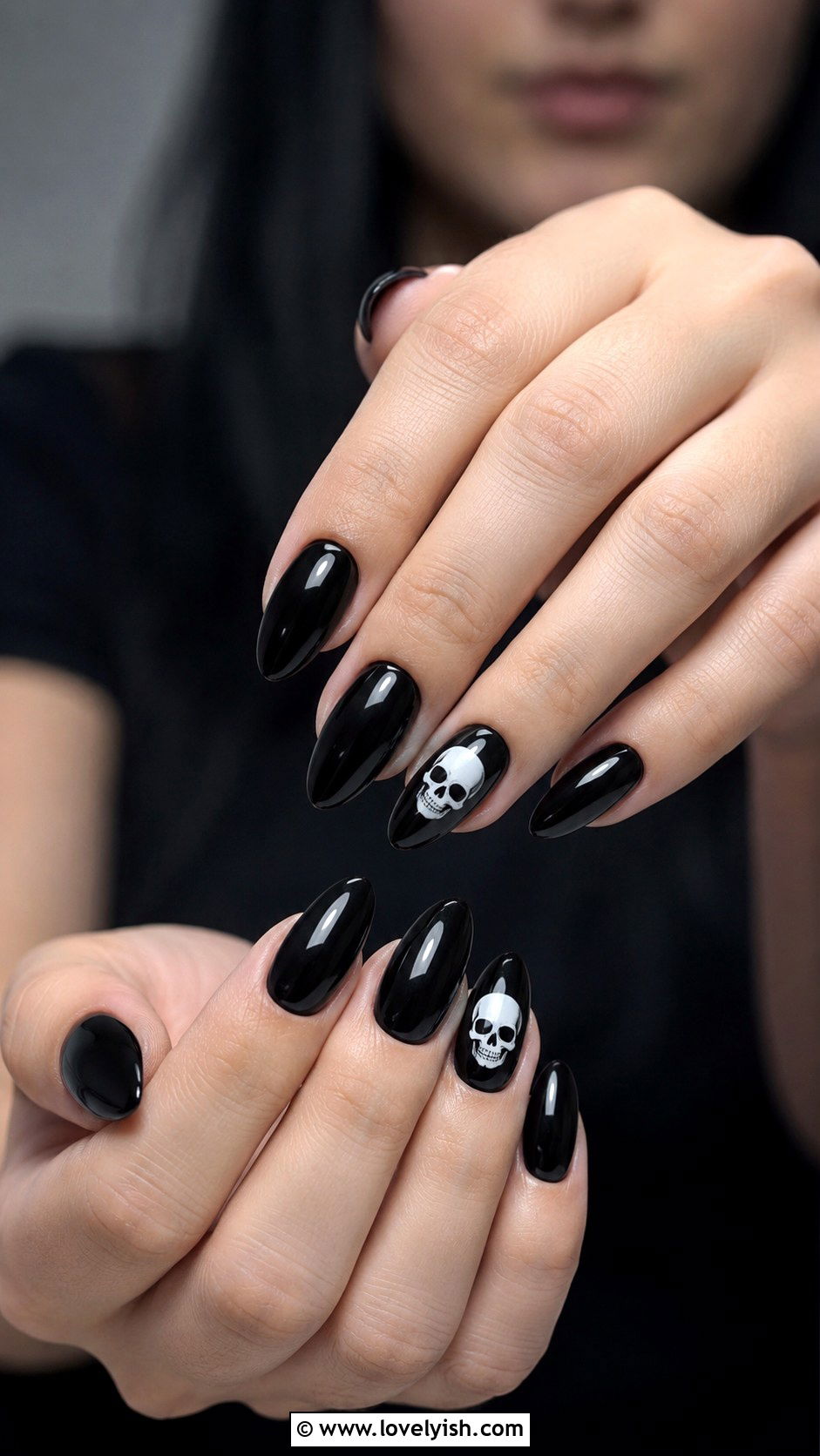 Skull Accent Black Nails - 25 edgy nail designs - 25 edgy nail designs
