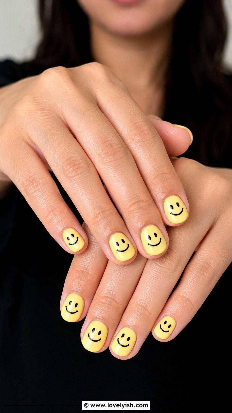 Smiley Face Dot Nails - 25 easy nail art designs for beginners without tools - 25 easy nail art designs for beginners without tools