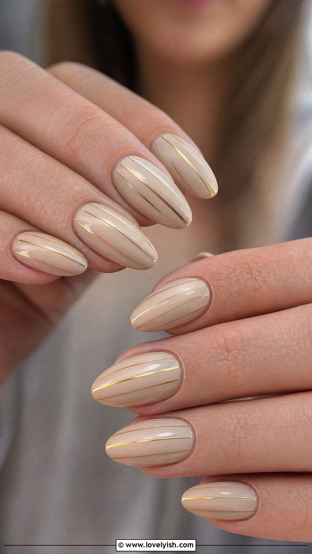 Soft Beige With Gold Pinstripe Nails - 38 classy nail designs - 38 classy nail designs