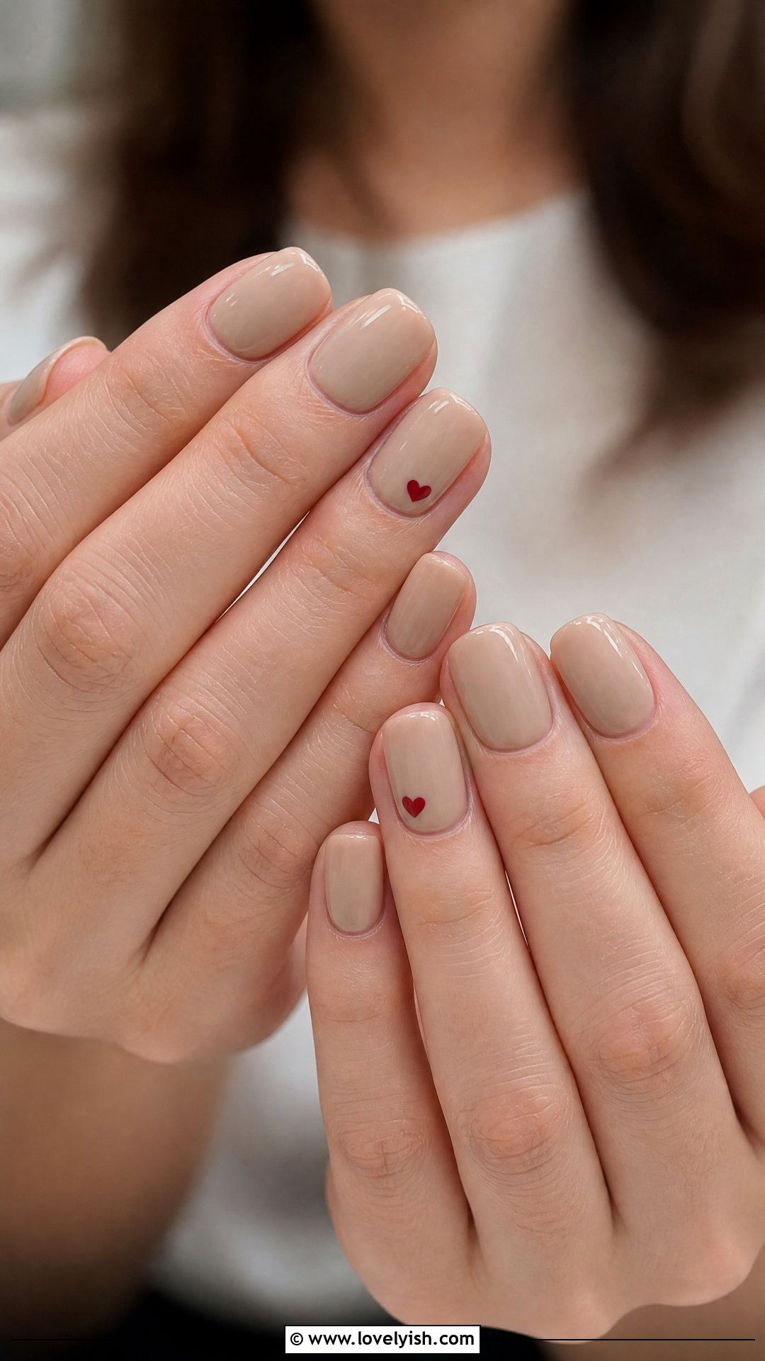 Soft Beige with Single Heart Accent Everyday Nails - 50 everyday nails - 50 everyday nails