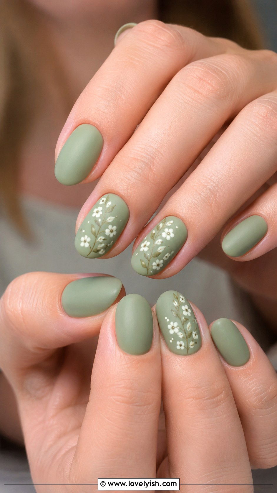 Soft Sage Green and White Floral Nails - 50 tumblr nail designs - 50 tumblr nail designs