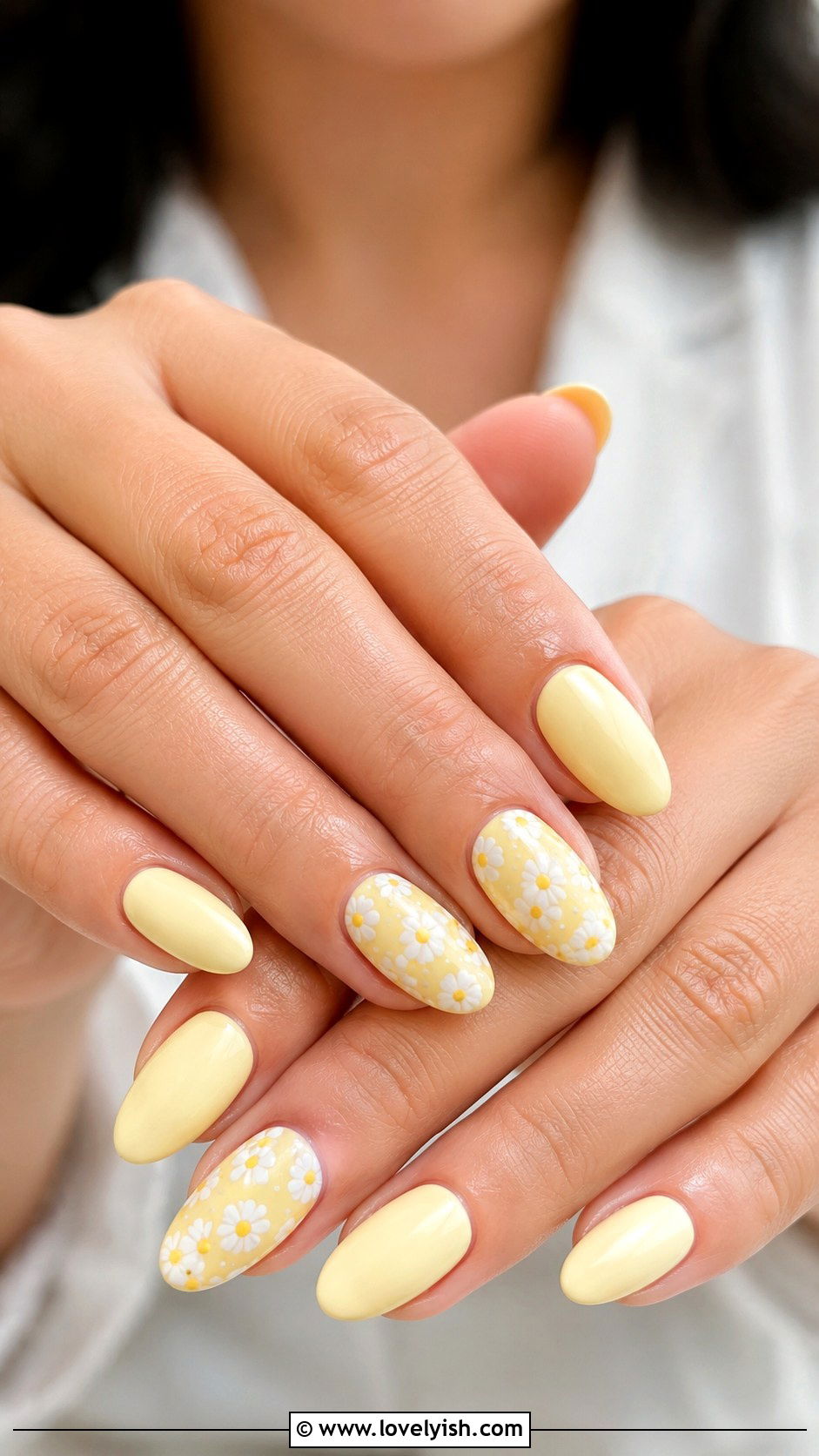 Soft Yellow Daisy Nails - 50 preppy nails - 50 preppy nails