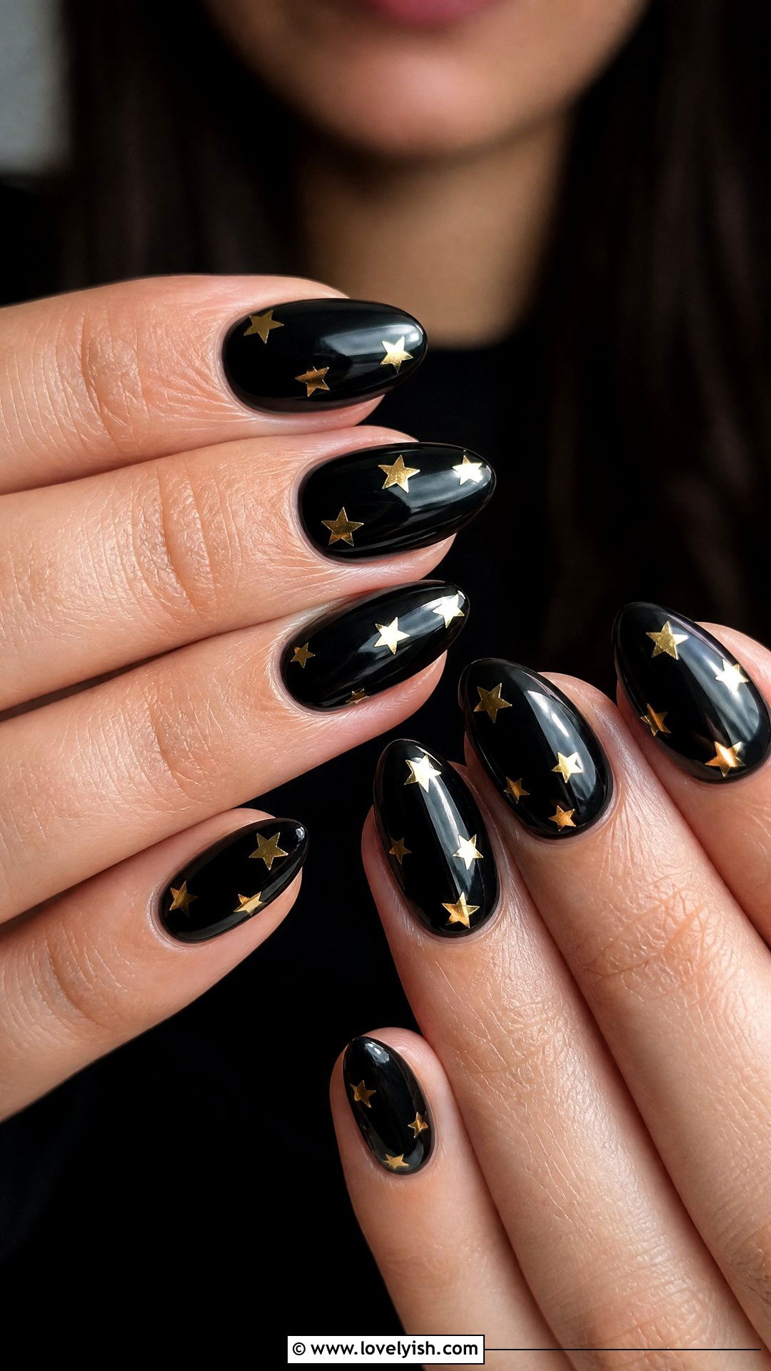 Star Sticker Black Nails - 35 nail art for beginners - 35 nail art for beginners