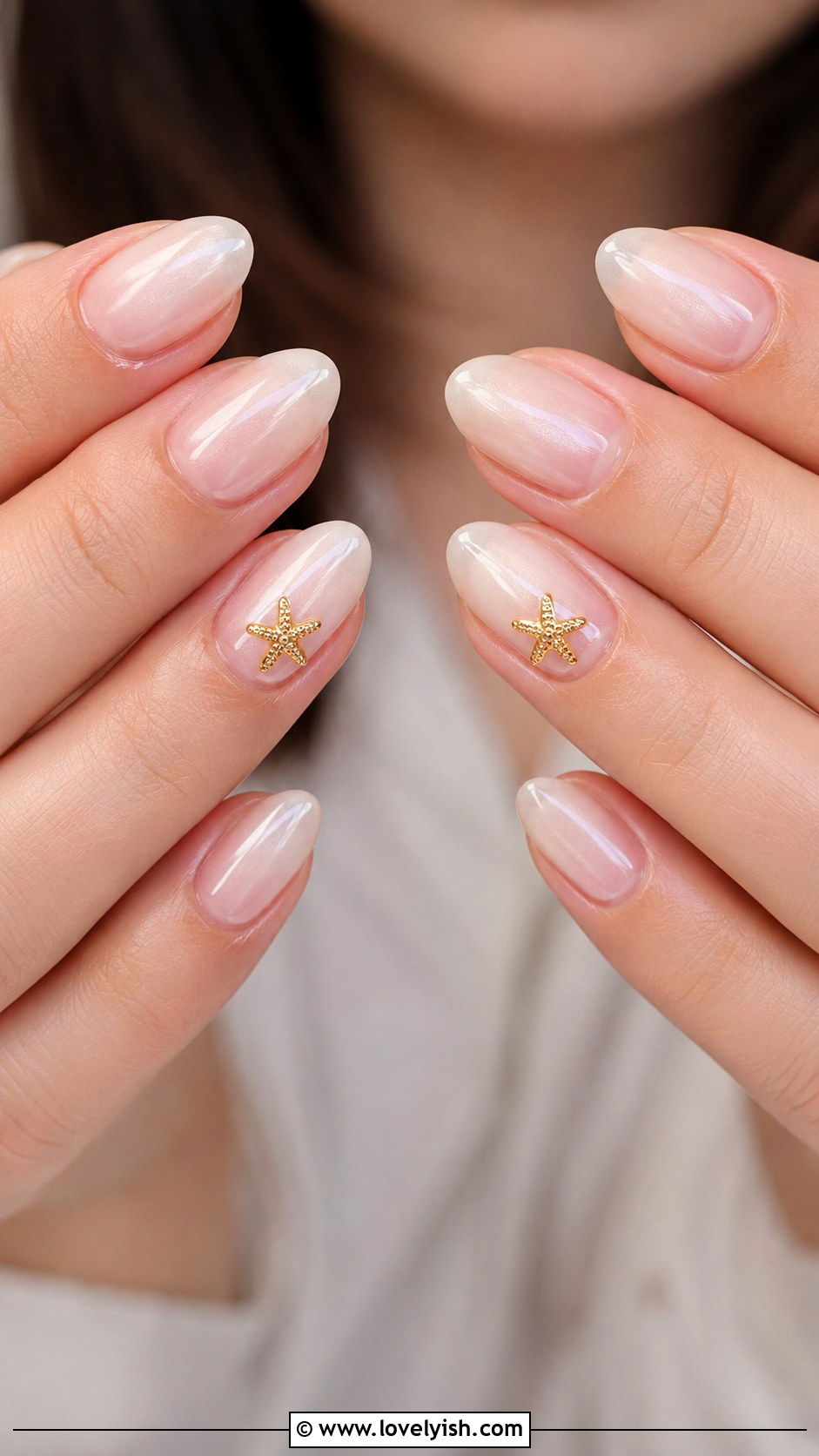 Starfish Accent Nails - 38 beach nail designs - 38 beach nail designs