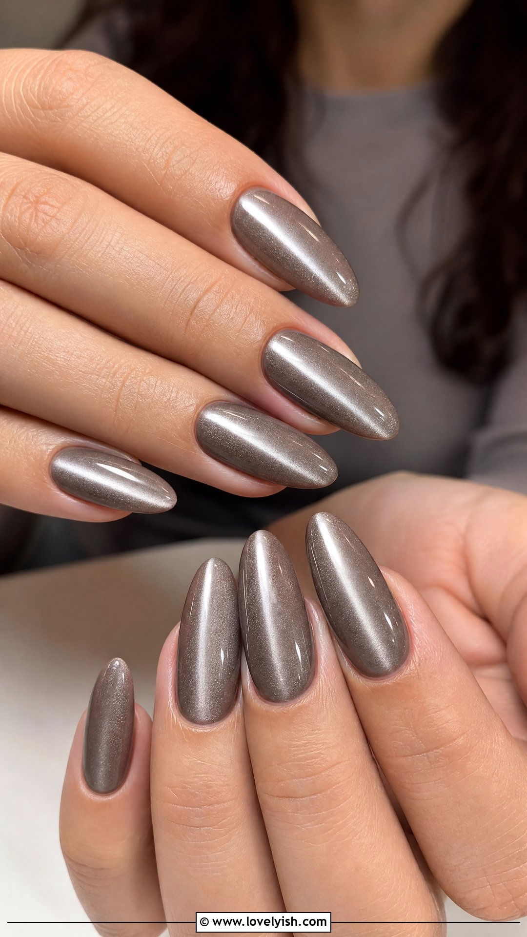 Subtle Cat Eye Minimalist Nails - 42 minimalist nail art - 42 minimalist nail art