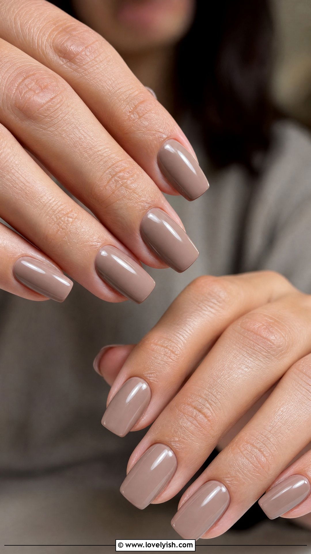 Taupe Nude Minimalist Nails - 50 elegant nails - 50 elegant nails