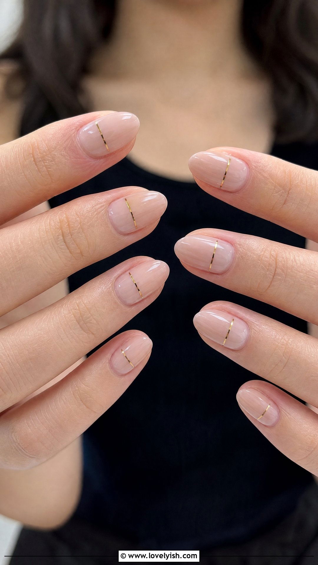 Thin Gold Stripe Everyday Nails - 50 everyday nails - 50 everyday nails