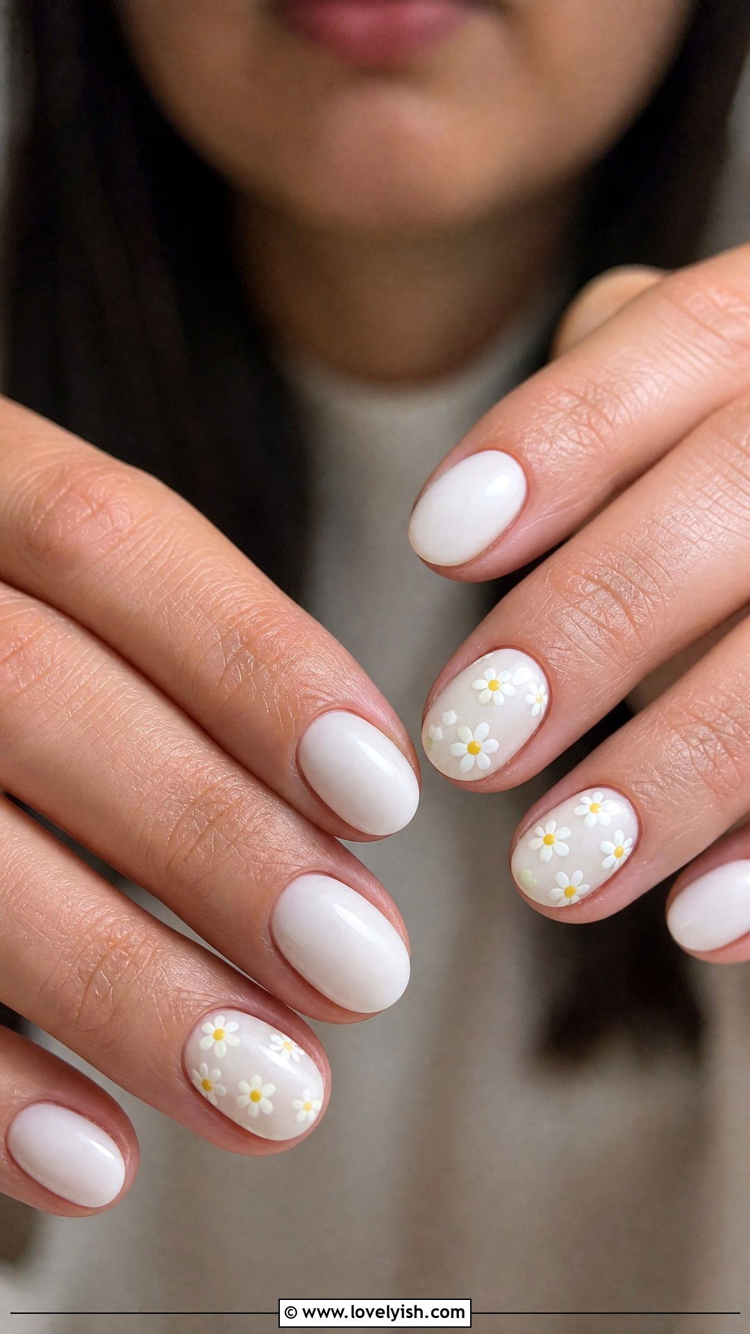 Tiny Daisy Floral Short Oval Nails - 50 short oval nails - 50 short oval nails