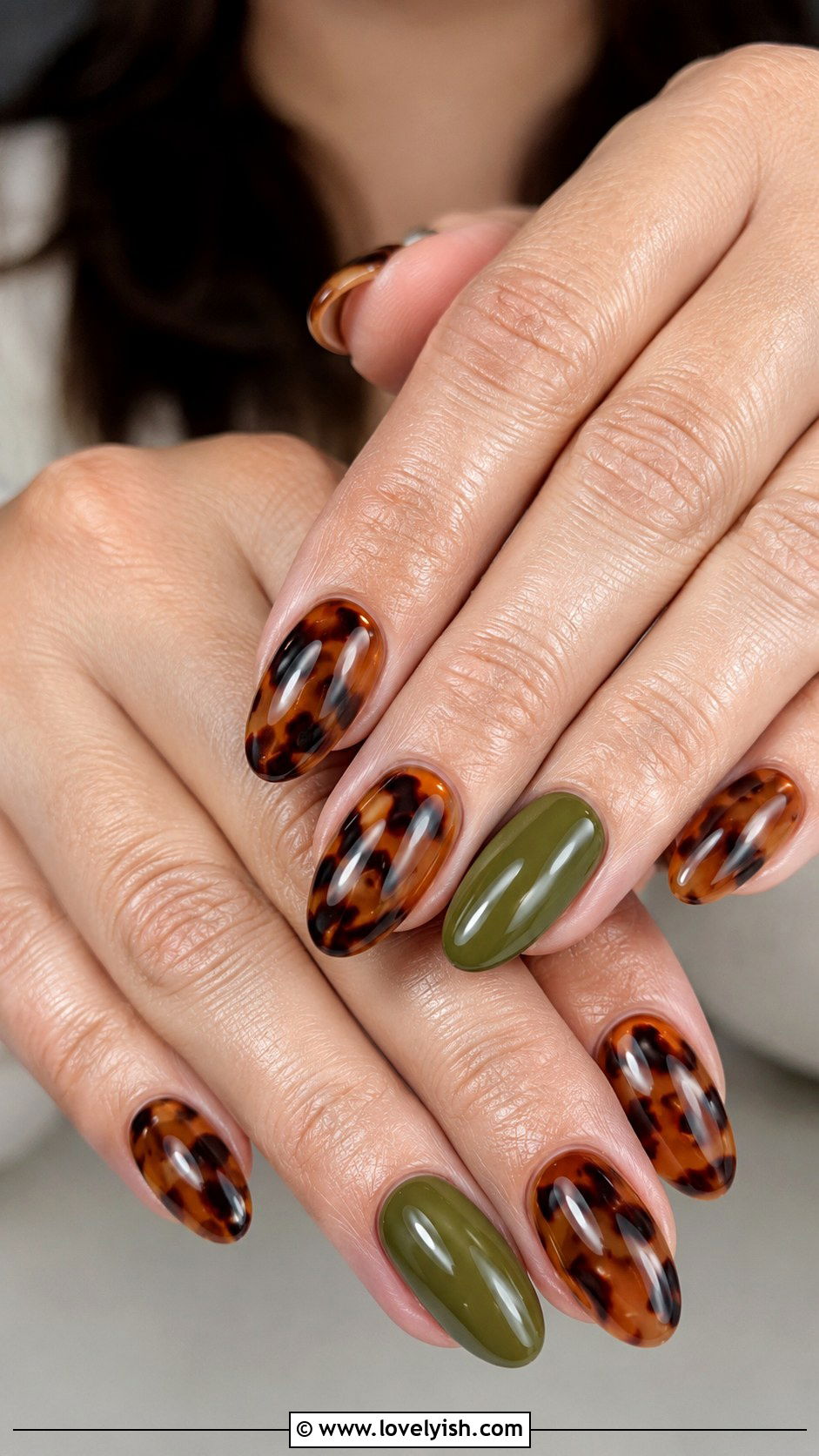 Tortoise and Green Accent Nails - 50 tortoise nail design ideas - 50 tortoise nail design ideas