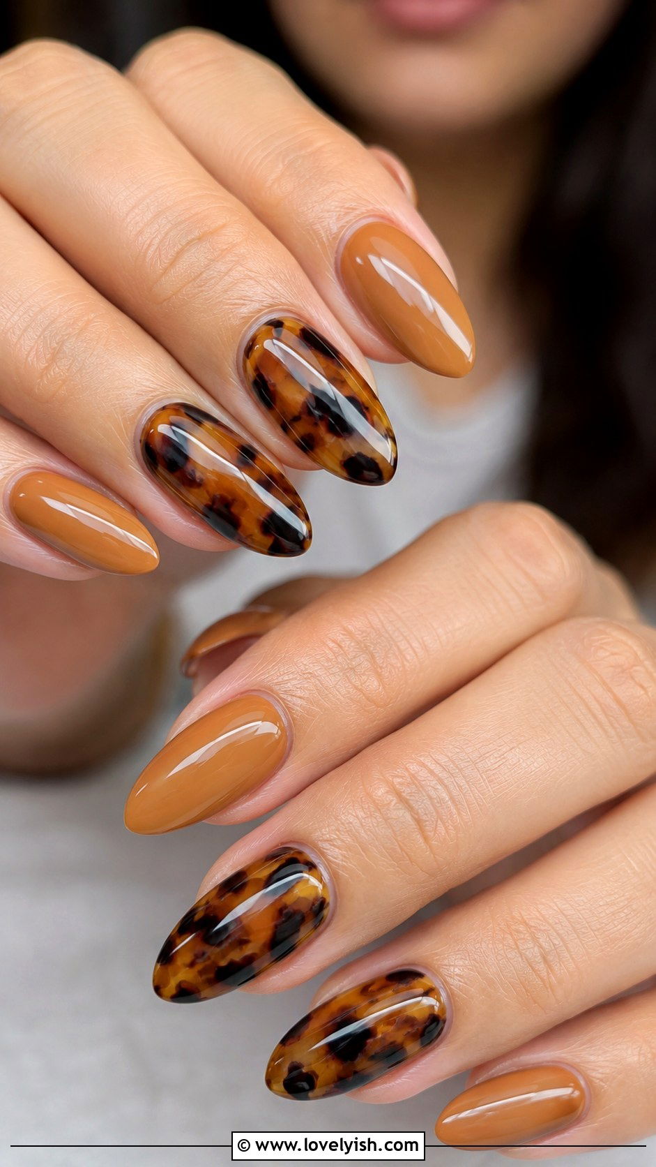 Tortoiseshell Accent Nails - 42 easy nail art ideas - 42 easy nail art ideas