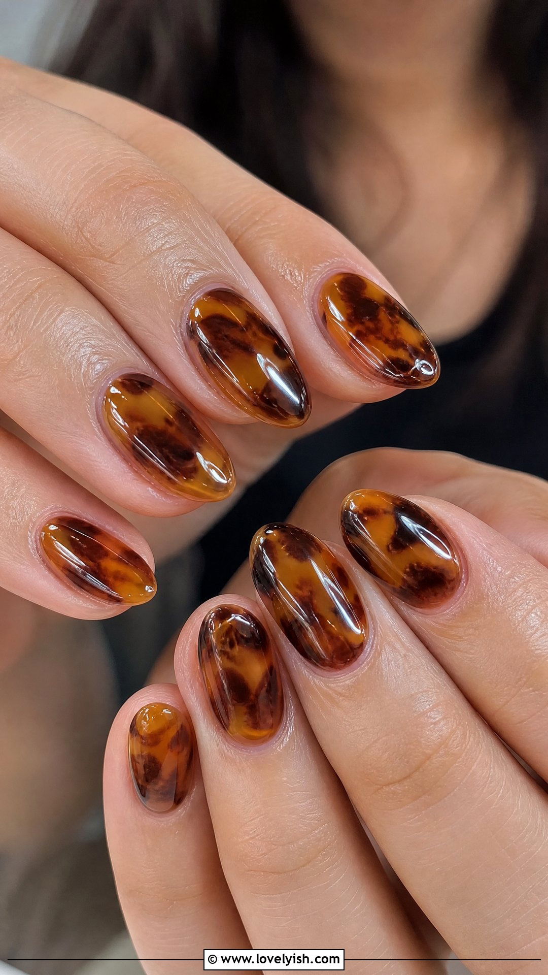 Tortoiseshell Brown Nails - 30 nail designs for teens - 30 nail designs for teens