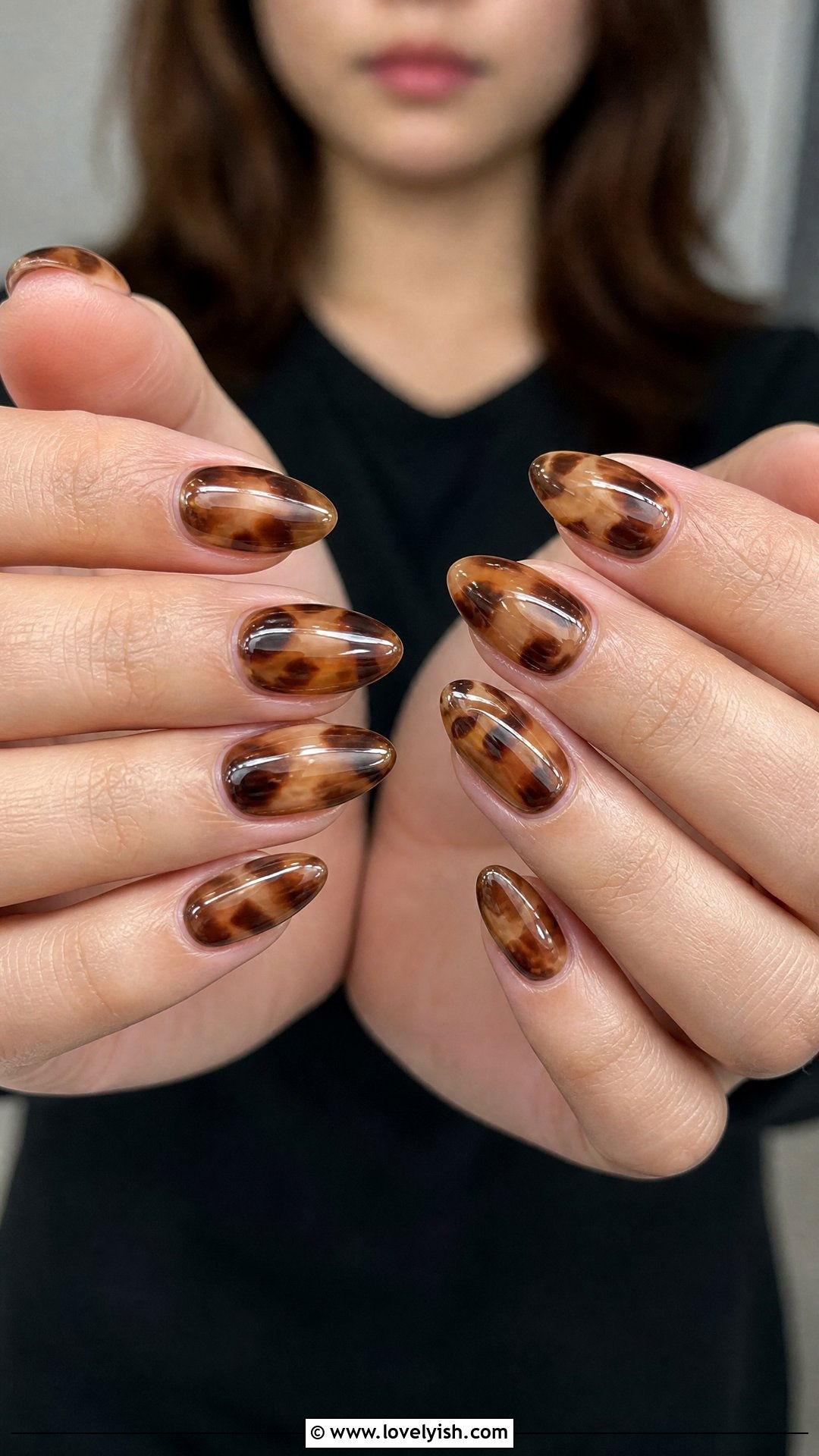 Tortoiseshell Brown Nails - 25 brown nail designs - 25 brown nail designs