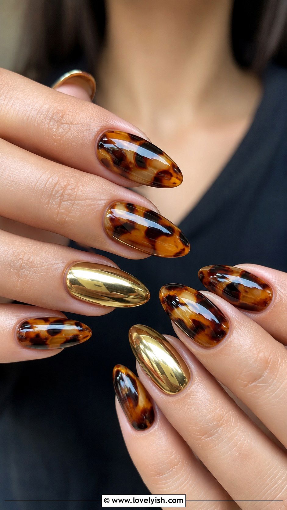 Tortoiseshell Chrome Nails - 50 tortoise nail design ideas - 50 tortoise nail design ideas