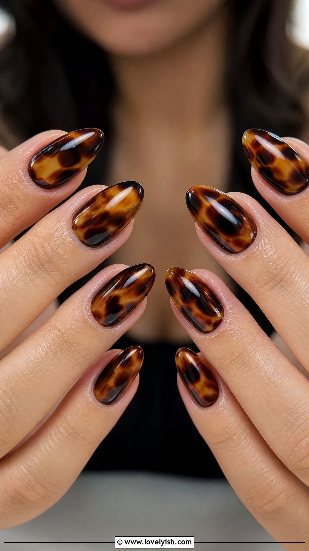 Tortoiseshell Nails - 50 classic nail designs - 50 classic nail designs