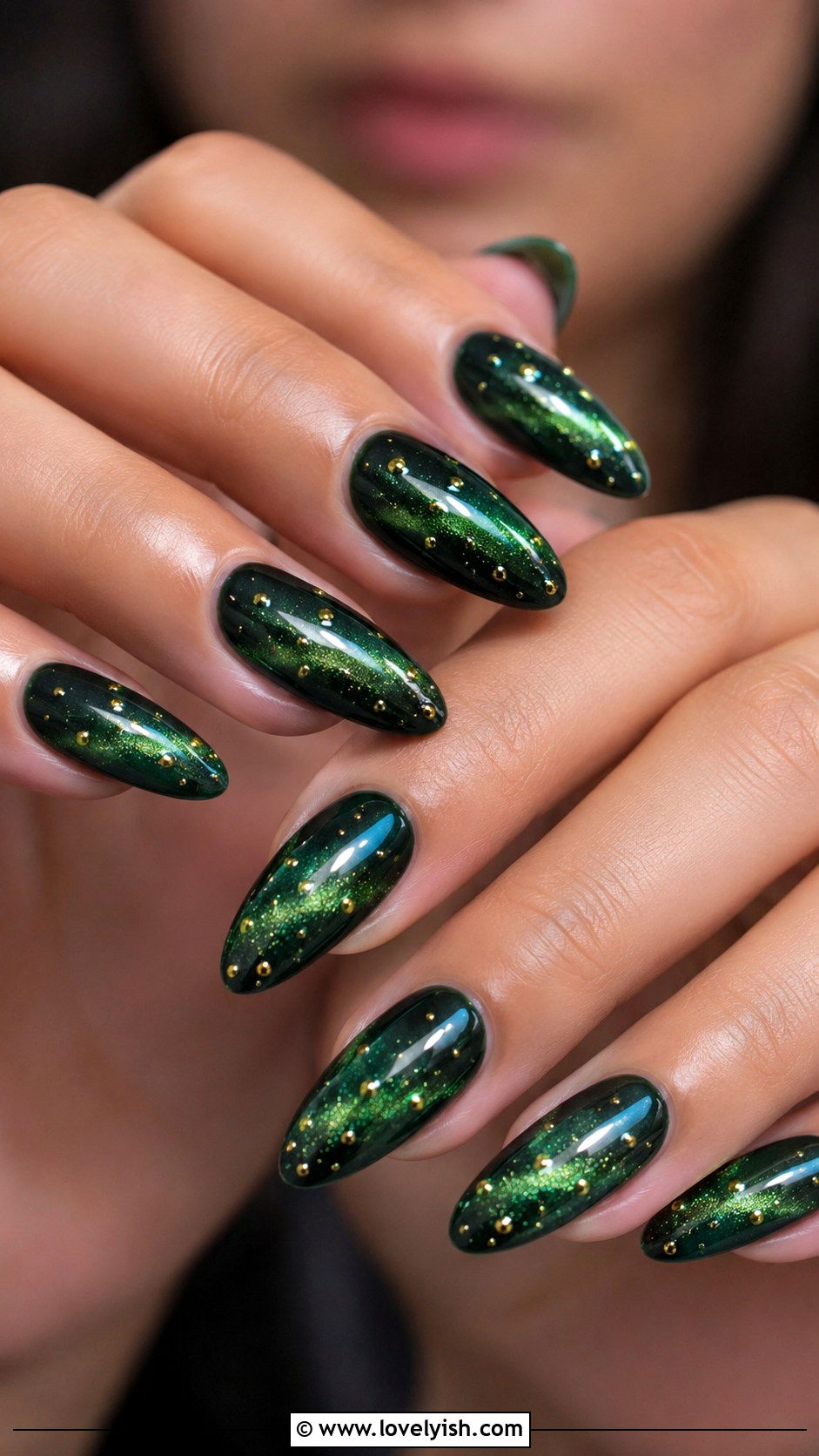 Twinkle Light Cat Eye Nails - 25 holiday nail designs - 25 holiday nail designs