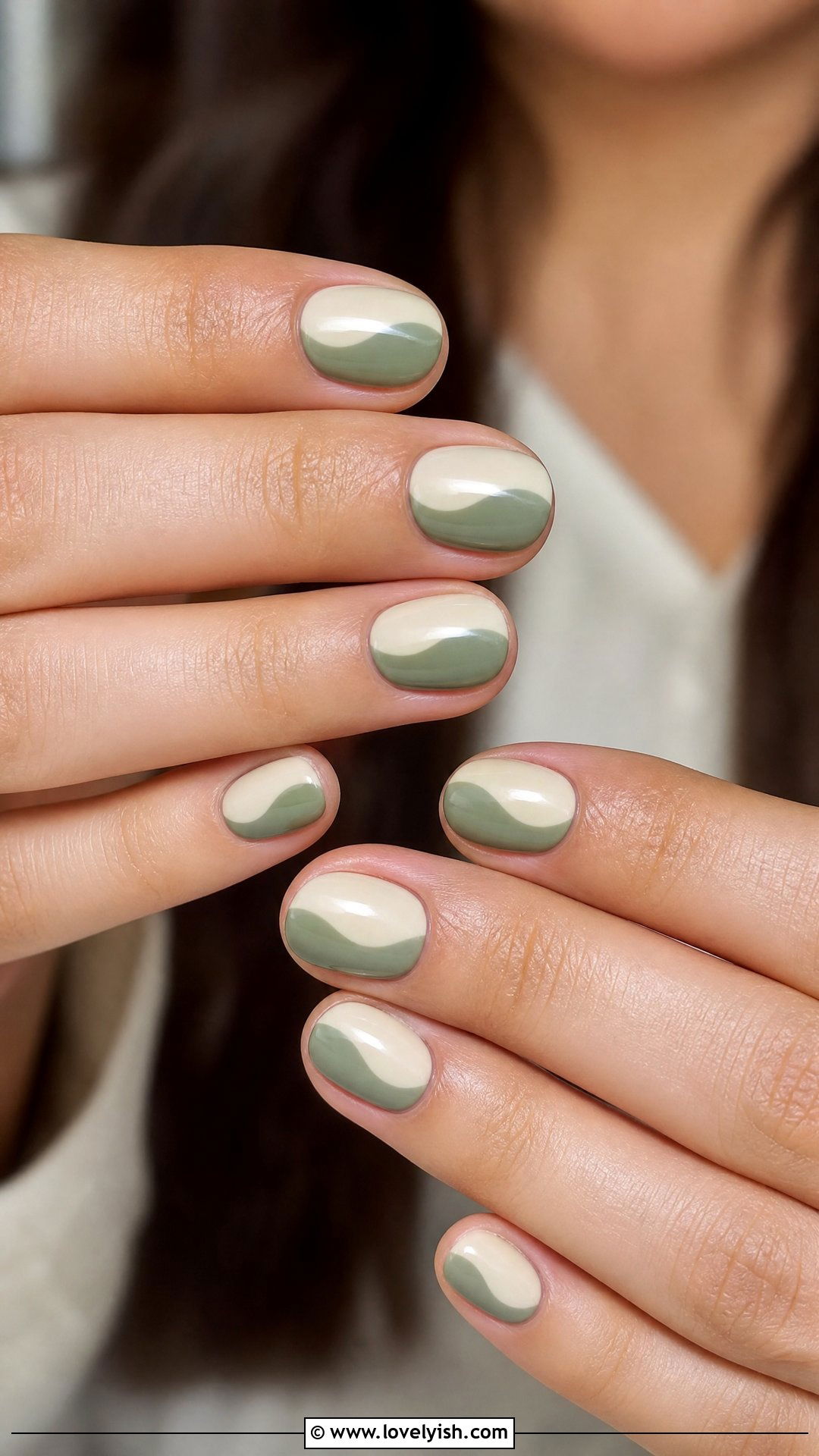 Two Tone Wave Nails - 25 abstract nail designs - 25 abstract nail designs
