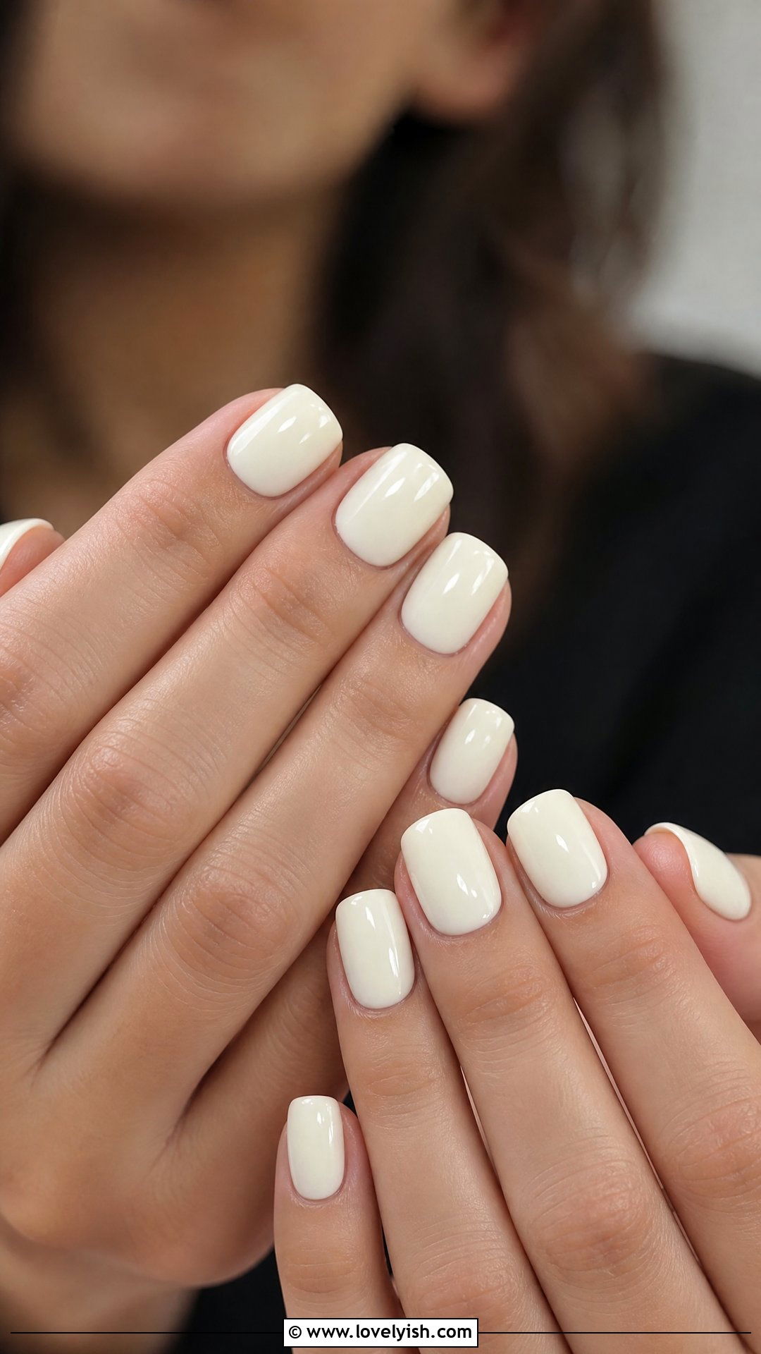 Vanilla Cream Short Nails - 50 classy short nail designs - 50 classy short nail designs