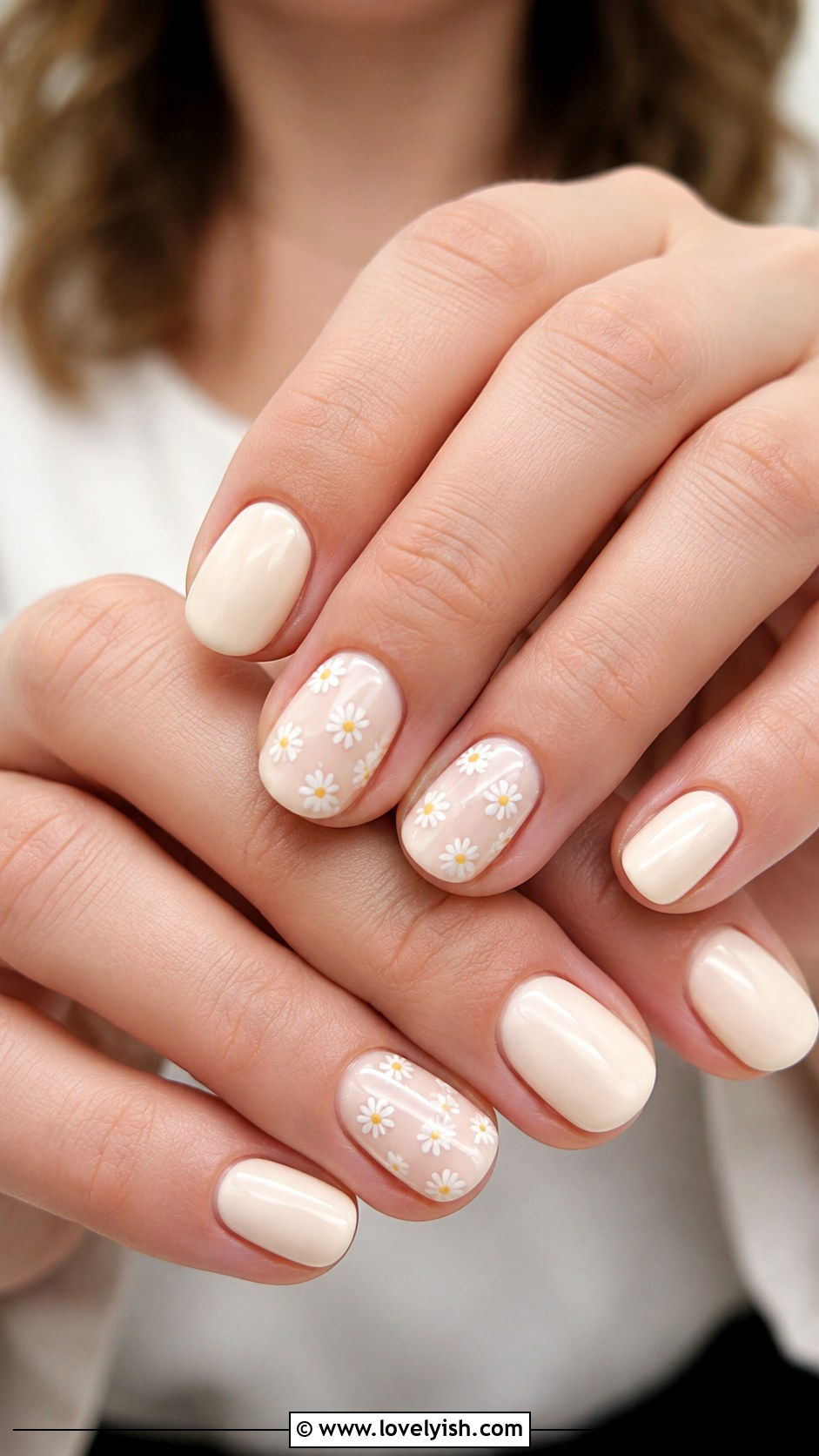 Vanilla Nails with Daisy Art - 50 vanilla girl nails - 50 vanilla girl nails