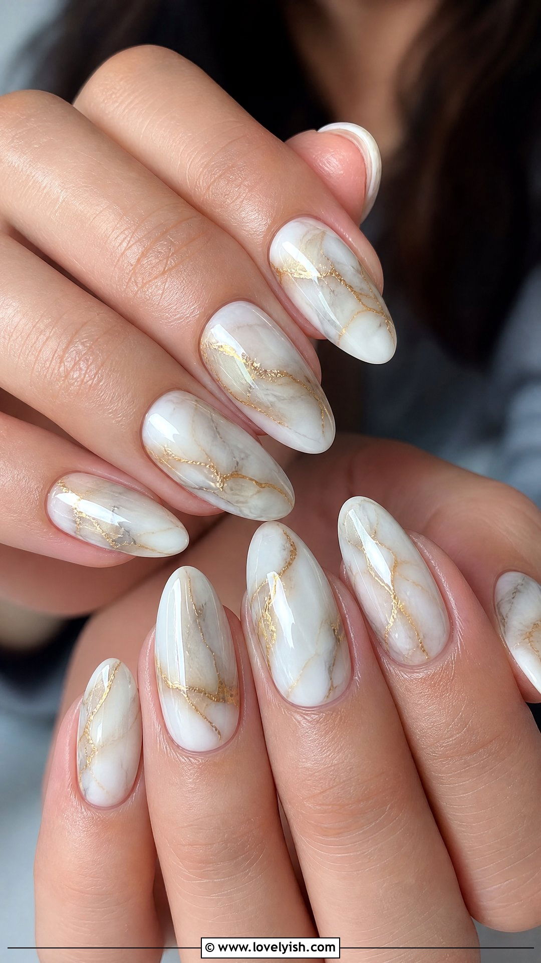 White And Gold Marble Nails - 25 gold nail designs - 25 gold nail designs