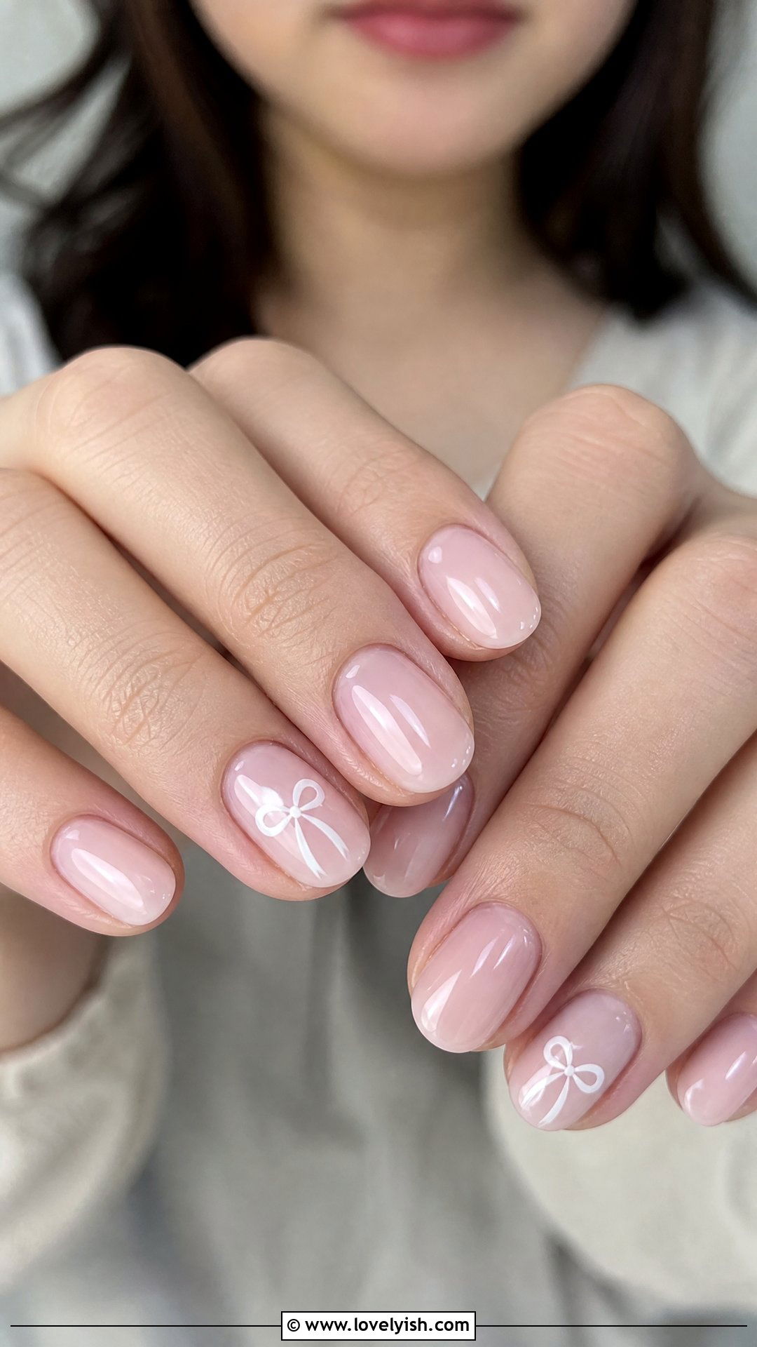 White Bow Accent Short Oval Nails - 50 short oval nails - 50 short oval nails