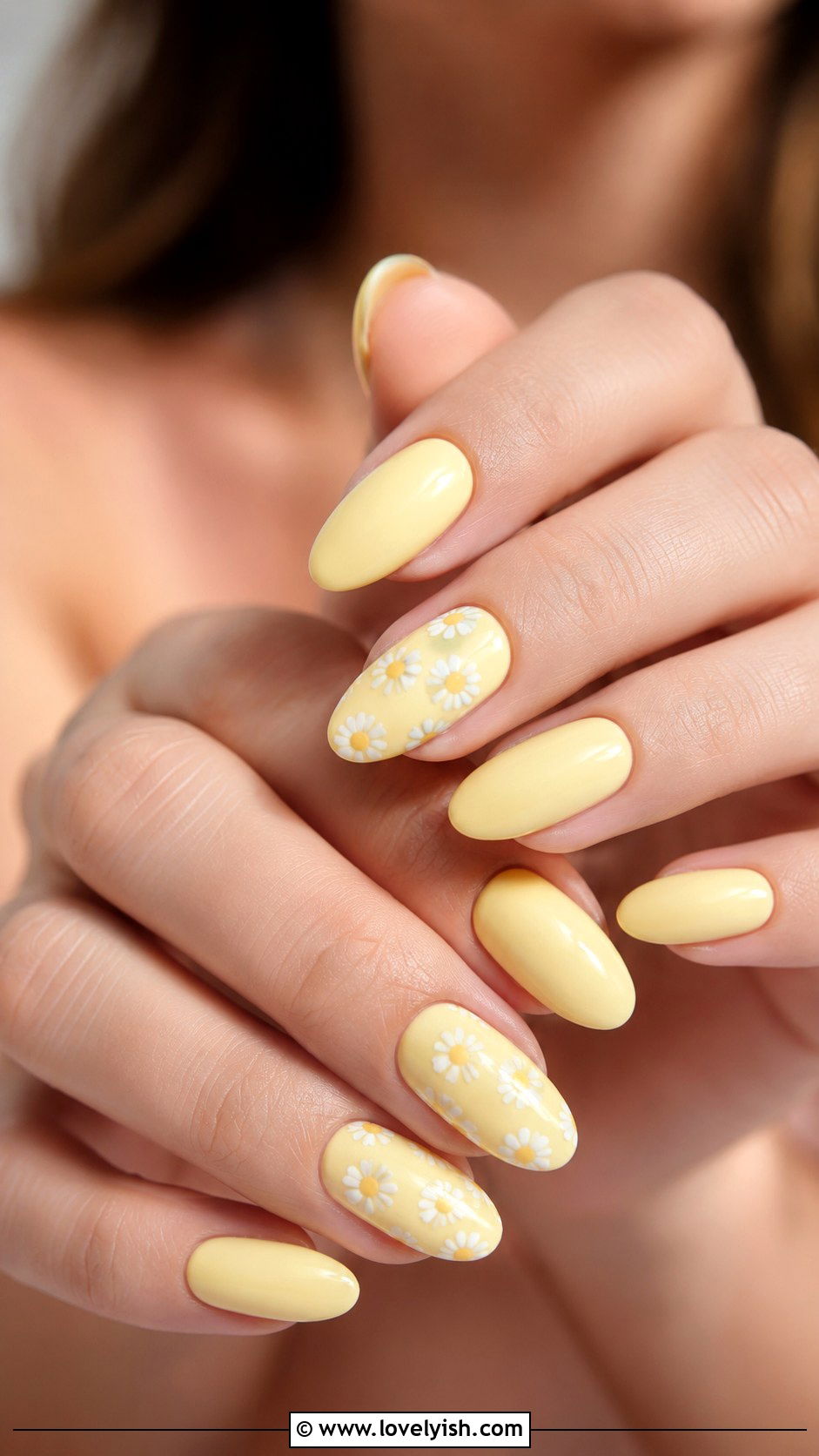 White Daisy Floral Nails - 50 quick nail designs - 50 quick nail designs