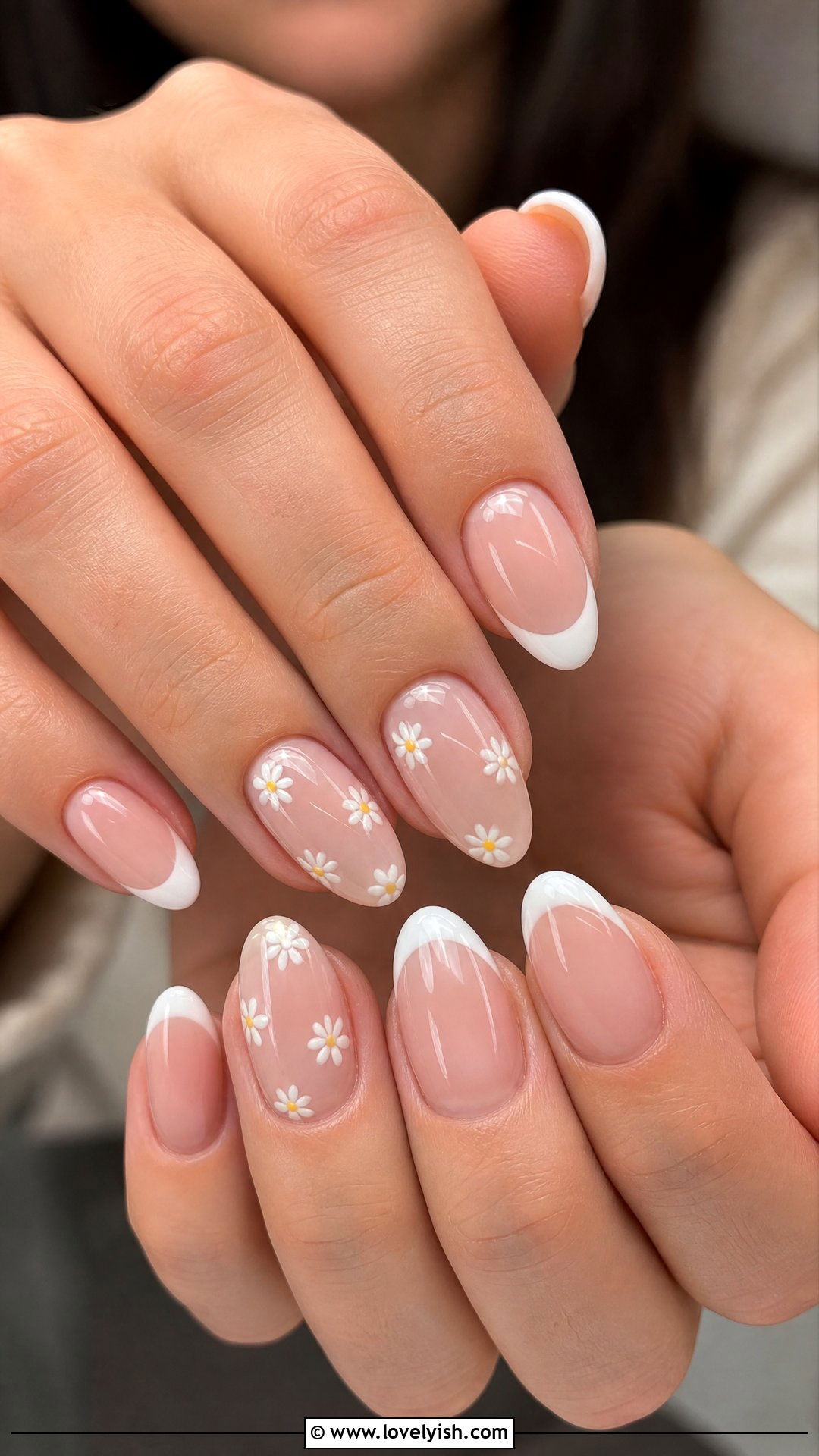 White Daisy French Nails - 50 feminine nails - 50 feminine nails