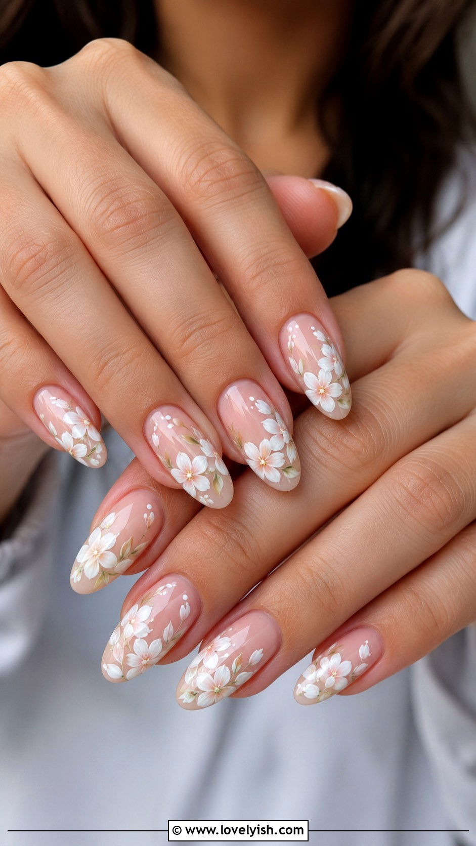 White Floral Almond Nail Extensions - 48 nail extensions - 48 nail extensions