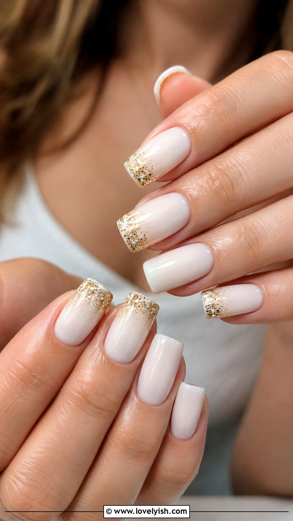 White and Gold Glitter Nails - 25 glitter nail designs - 25 glitter nail designs
