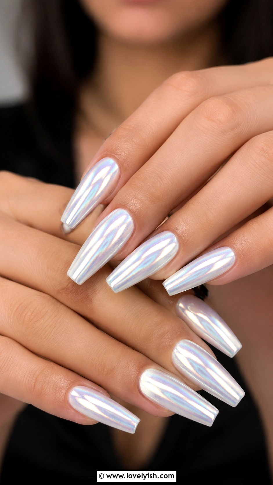 White and Silver Chrome Nails - 25 holiday nail designs - 25 holiday nail designs