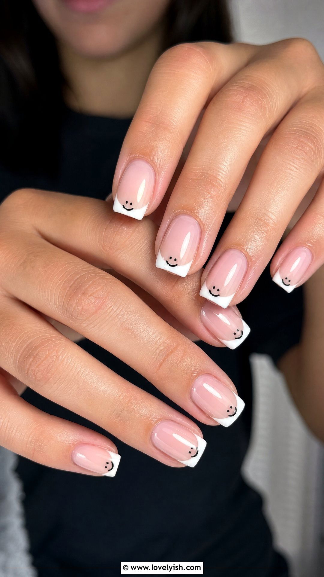 25 Bold Y2K Nail Designs to Channel Retro Vibes