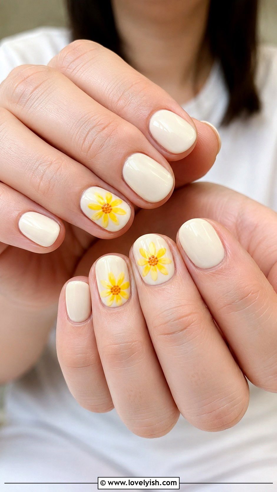 Yellow Daisy Nails - 33 easy nail designs for beginners - 33 easy nail designs for beginners