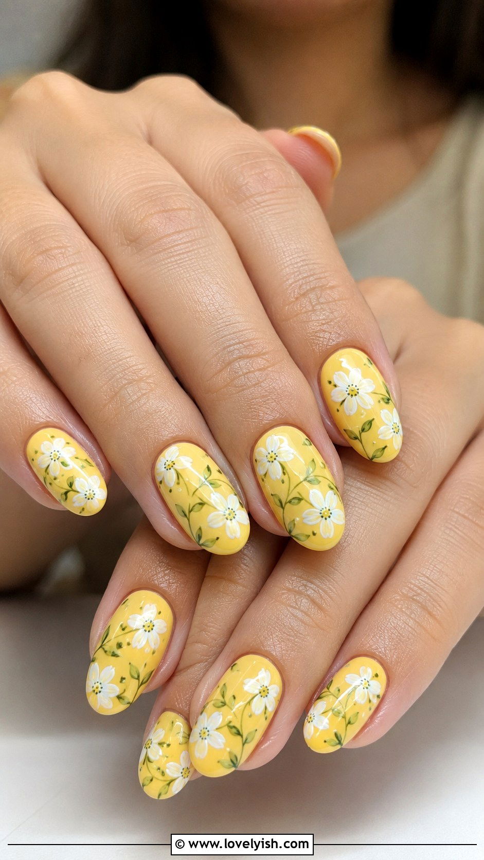 Yellow Nails with White Flowers - 50 yellow nails - 50 yellow nails